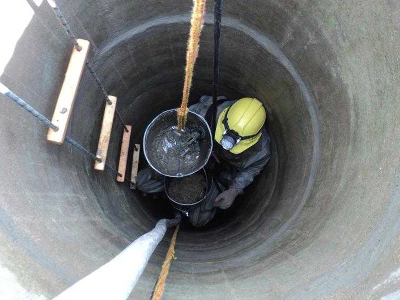 Почему в колодце мутная вода?